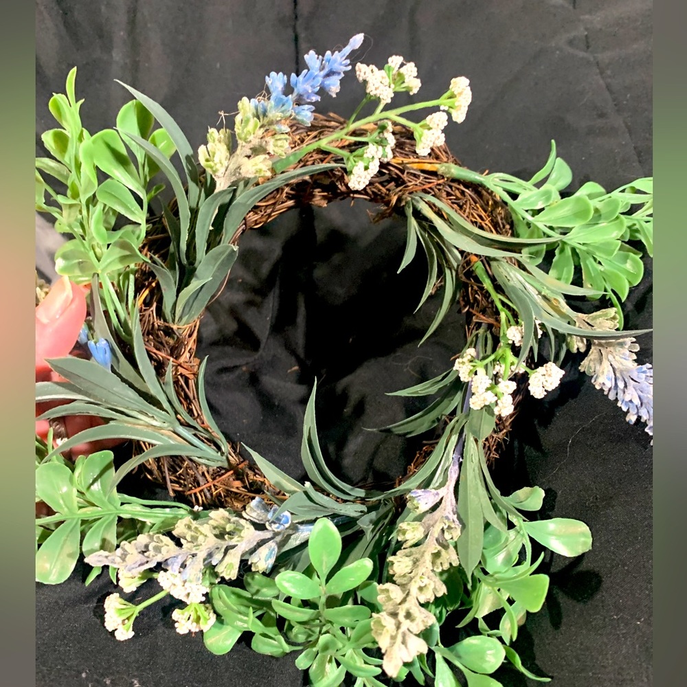 Small wreath free with purchase